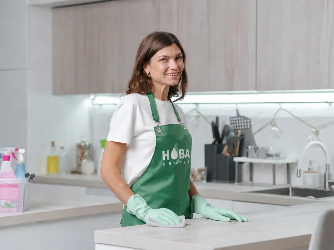 Срочная уборка квартиры в Иваново — клинер НОВА за работой